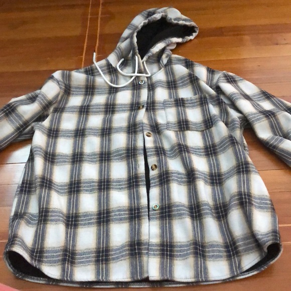 Shacket - Picture 3 of 4